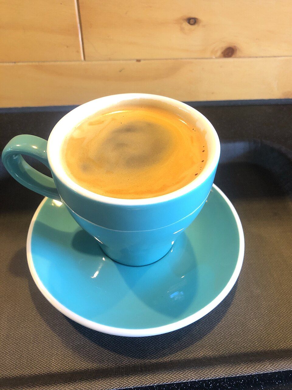 Americano: Espresso alargado con agua caliente. Ligero, sin perder carácter.