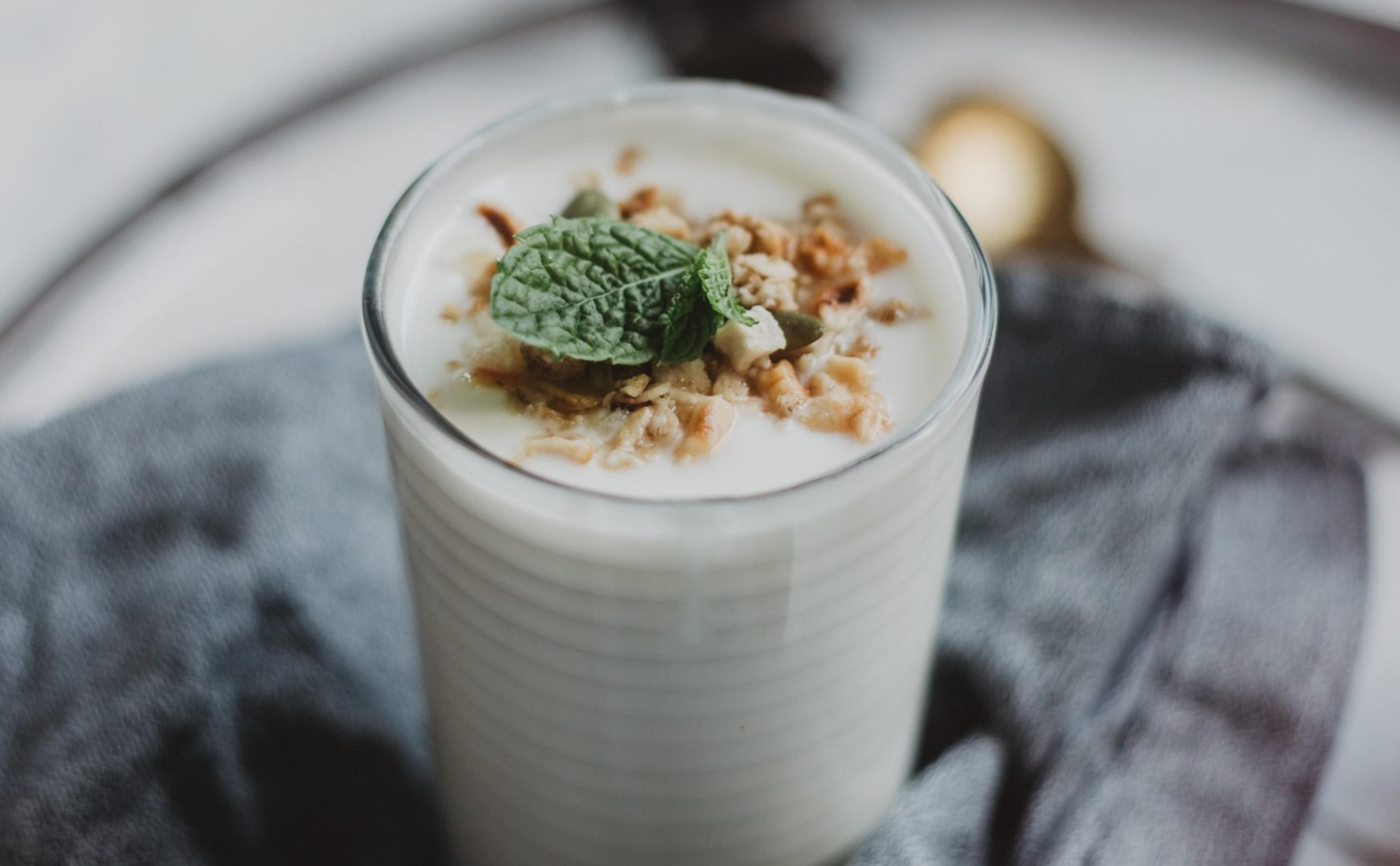 probiotic drink with oat and mint
