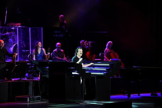 Yanni, photo 3