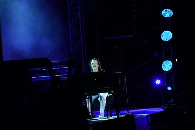 Yanni, photo 5