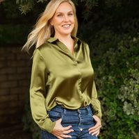An image of Nicole walking along a green path outside her therapy office.