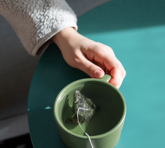 Tea mug and hand