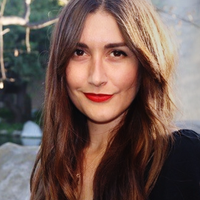 A picture of Eryn Healy outdoors.