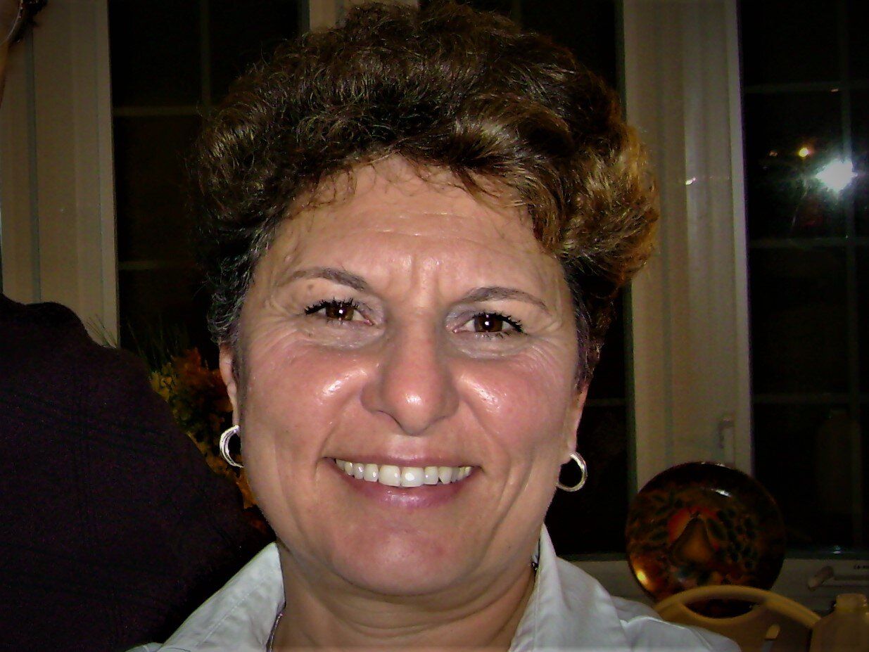 An image of Linda Lockspeiser, family therapist, smiling to camera.