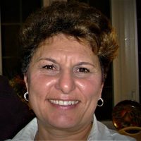 An image of Linda Lockspeiser, family therapist, smiling to camera.