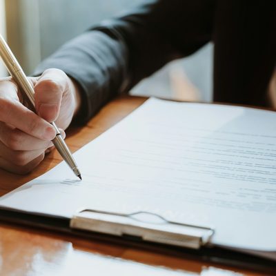 A close-up of a mental health therapist using a checklist of therapist credentialing requirements