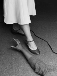 And she goes down | DER GREIF