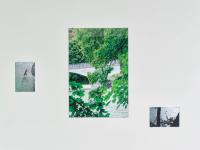Installation view, Saskia Groneberg, from the series "Kabelsteg", Set #8, 2025 © Jens Masmann | DER GREIF