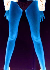 Image from "Tua Sorella": Mary's legs, a symbol of her femininity. | DER GREIF