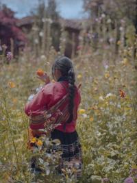 Diana Guerra, "Perdida en flor" from the series "Suspended In Time" | DER GREIF