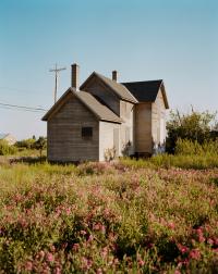 Gregory Halpern, "House in Field", from the series "Omaha Sketchbook" | DER GREIF