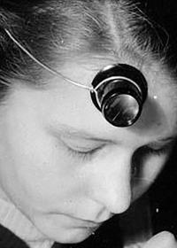 Aline Bovard Rudaz, from the series "Cherche RADIUMINEUSE" | DER GREIF