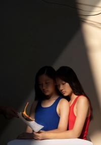 Nyo Jinyong Lian, "Reading Lesson" from the series "I hope someday you’ll join us" | DER GREIF