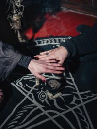 From the series "Business of Love" | DER GREIF