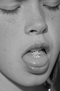 Kristina Rozhkova, Untitled from the series "The Bliss of Girlhood" | DER GREIF