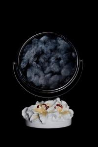 Yufan Lu, "The Mirror" from the series "Make Me Beautiful" | DER GREIF