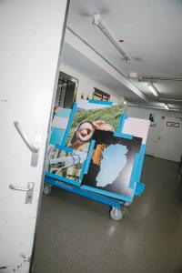 Artworks by Lars Borges, Alvin Ng and AnaHell during the performance. Photo by Nikolai Rusu | DER GREIF