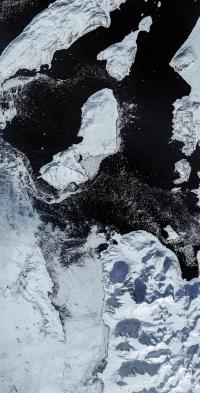 "Unnartoq Fjord 2006", 2020. From the series "Heatwave" | DER GREIF