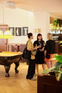 Community at Der Greif Studio | DER GREIF