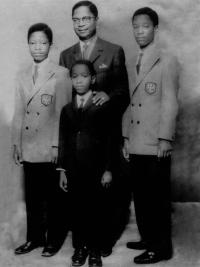 From the series "I’ve Never Seen My Father Cry" | DER GREIF