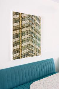 Installation view, Hugh Fox, "Seeing the familiar: Scaffolding", 2024 © Mohamed Hassan | DER GREIF