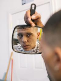 Maria Sturm, Robert looking at himself, Pembroke, North Carolina, United States of America, US | DER GREIF