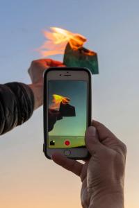 Maria Mavropoulou, how to destroy an unflattering photo, Athens, GRC, 2020 | DER GREIF