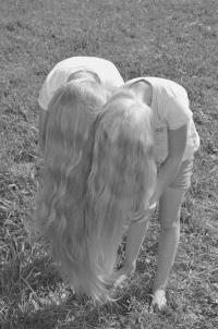 Kristina Rozhkova, Untitled from the series "The Bliss of Girlhood" | DER GREIF