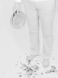 "Mum breaking unbreakable plates" | DER GREIF