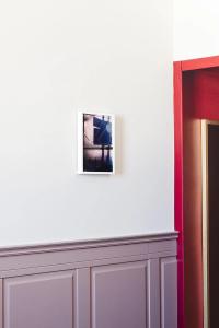 Installation view, Justus Lemm, from the series “Uncanny Valley”, 2021 | DER GREIF