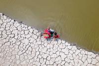 "Edge of Thirst" | DER GREIF