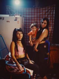 "Scarlett, Erica and Erica's Baby", Villanueva, 2023 | DER GREIF