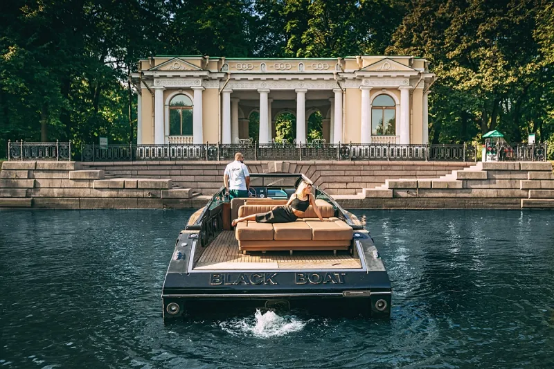 Катер Блэк бот (Velvette 33) — дерзкий дизайн и маневренность на воде