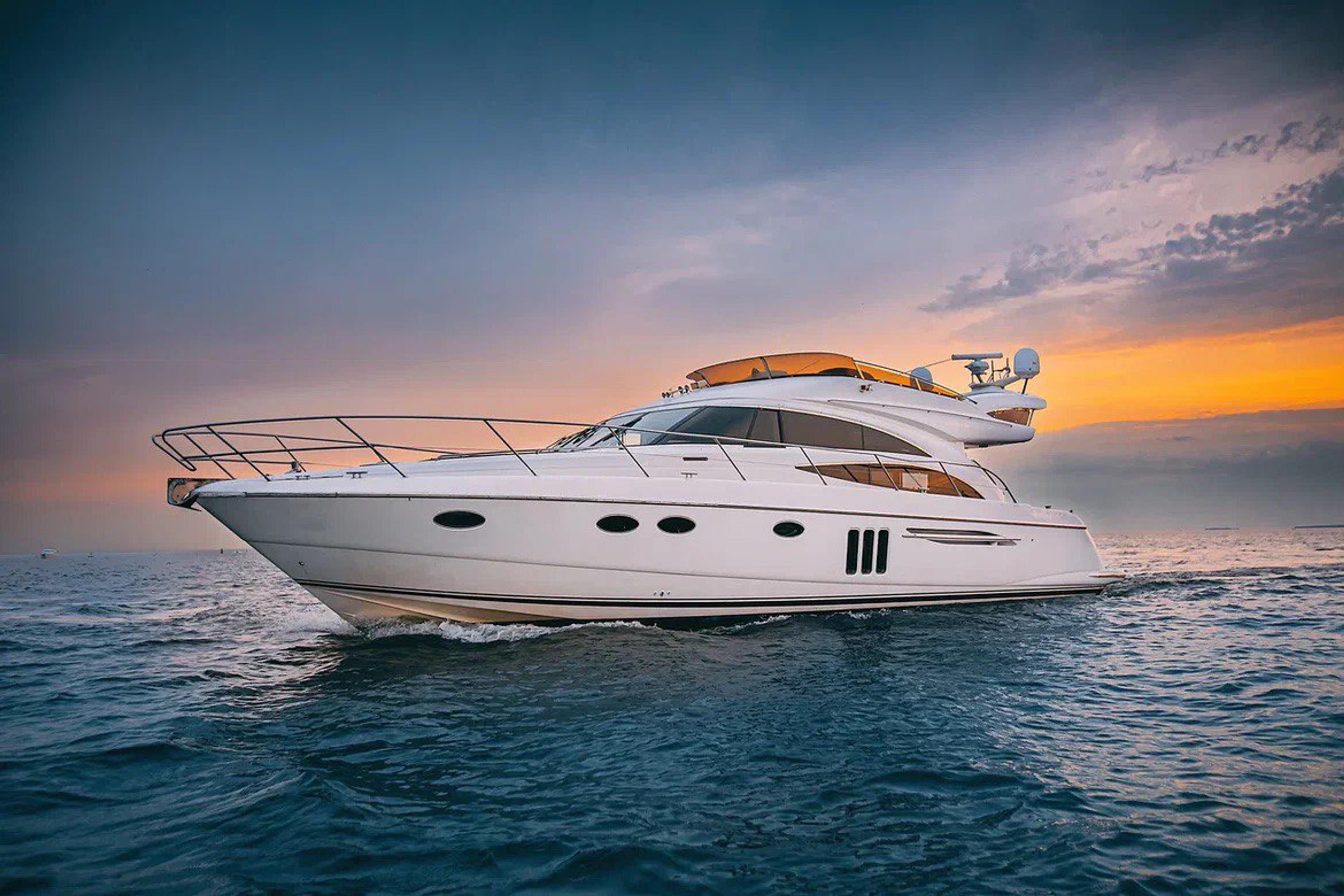 Трехпалубная моторная яхта Princess 58 — флагман флота в Санкт-Петербурге