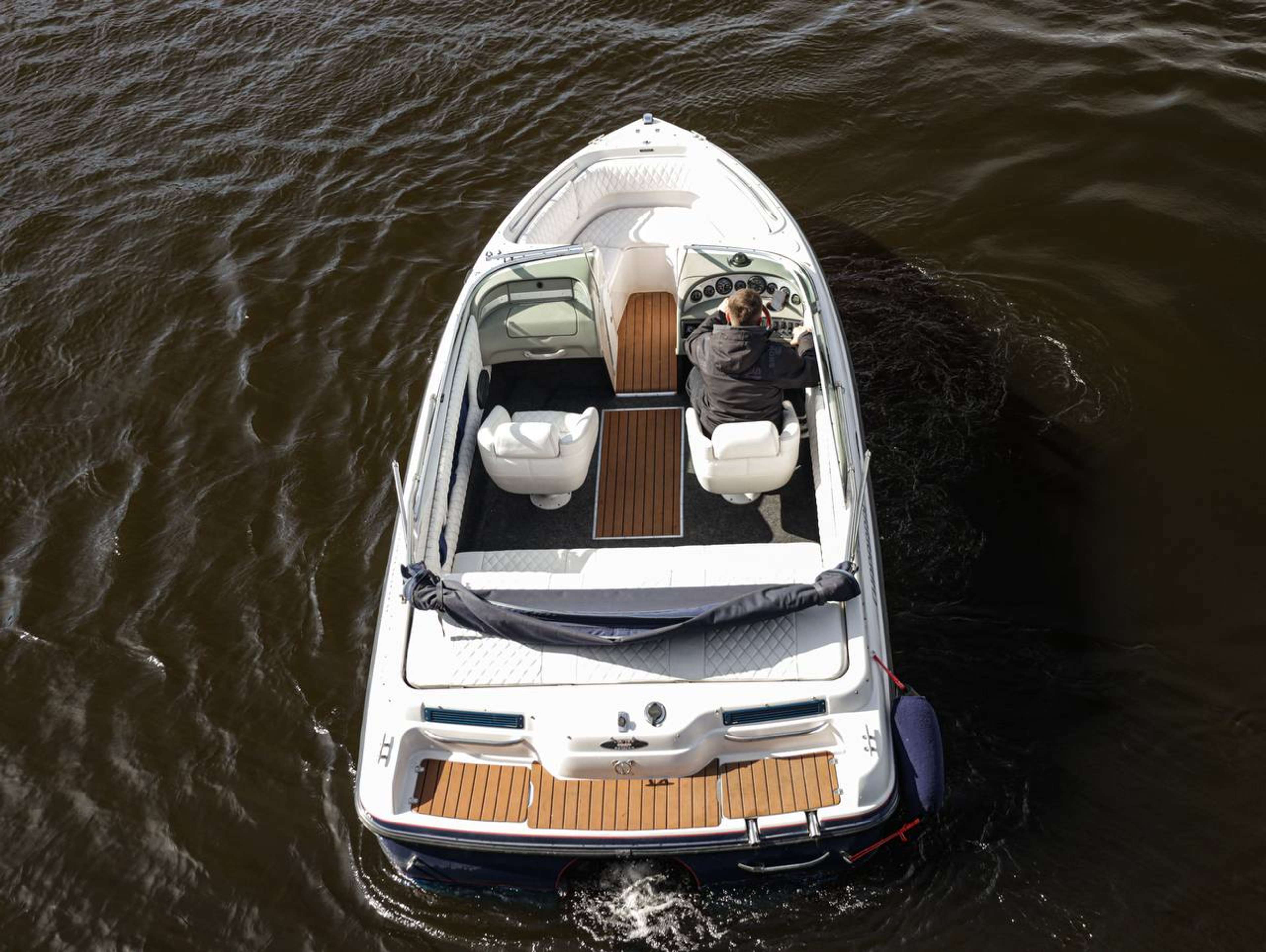 Аренда катера Просекко (Chaparral 190 Sport) для прогулок по воде