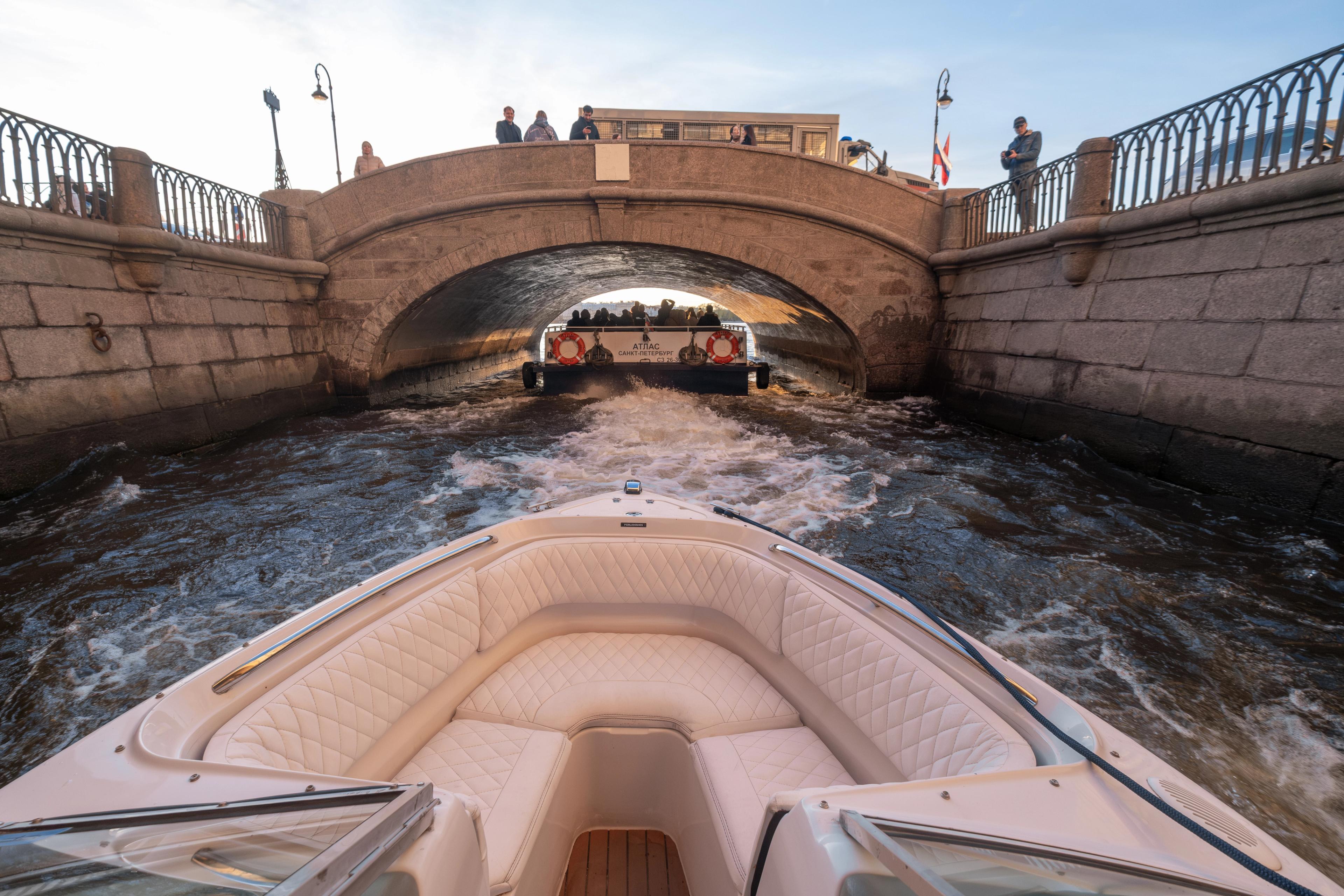 Катер Chaparral 190 Sport Просекко на воде — вид с салона