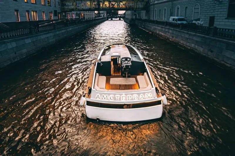 Яхта Амстердам для масштабных мероприятий и свадеб на воде