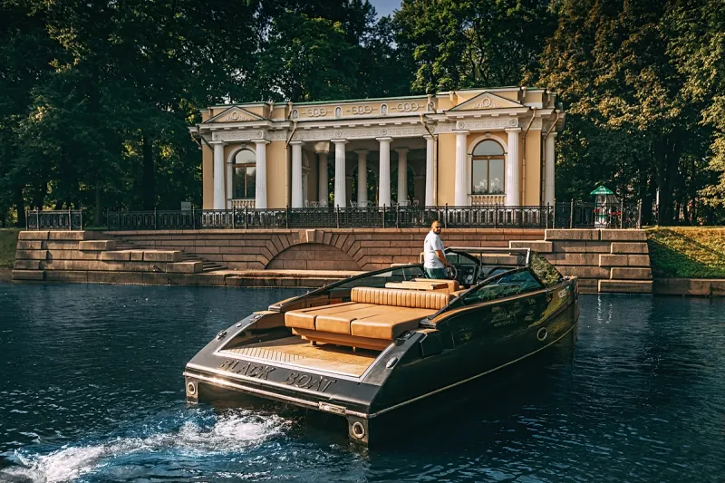 Катер Блэк бот (Velvette 33) — дерзкий дизайн и маневренность на воде