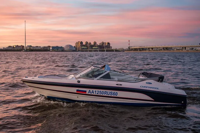 Прогулочный катер Chaparral 190 Sport — идеальный выбор для водных прогулок