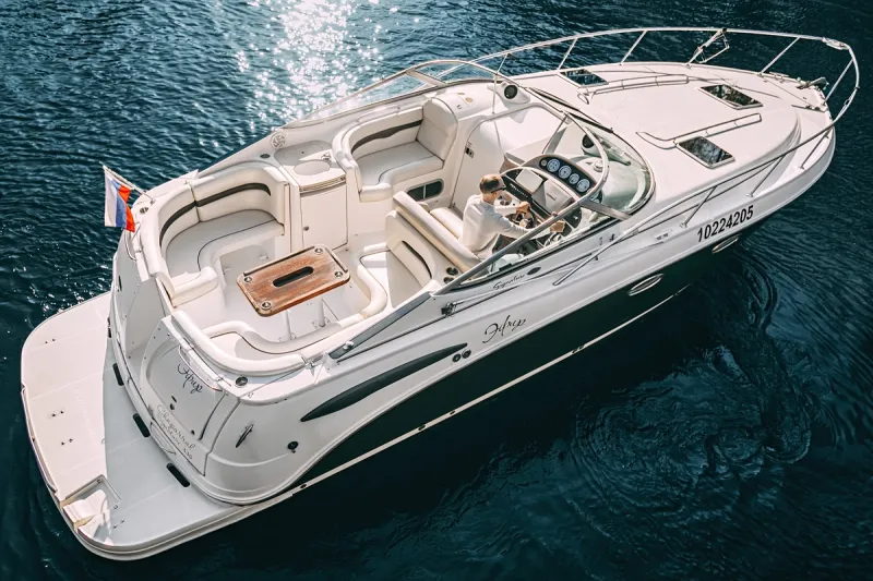 Круизный 11-метровый катер Chaparral 330 Эфир в Санкт-Петербурге