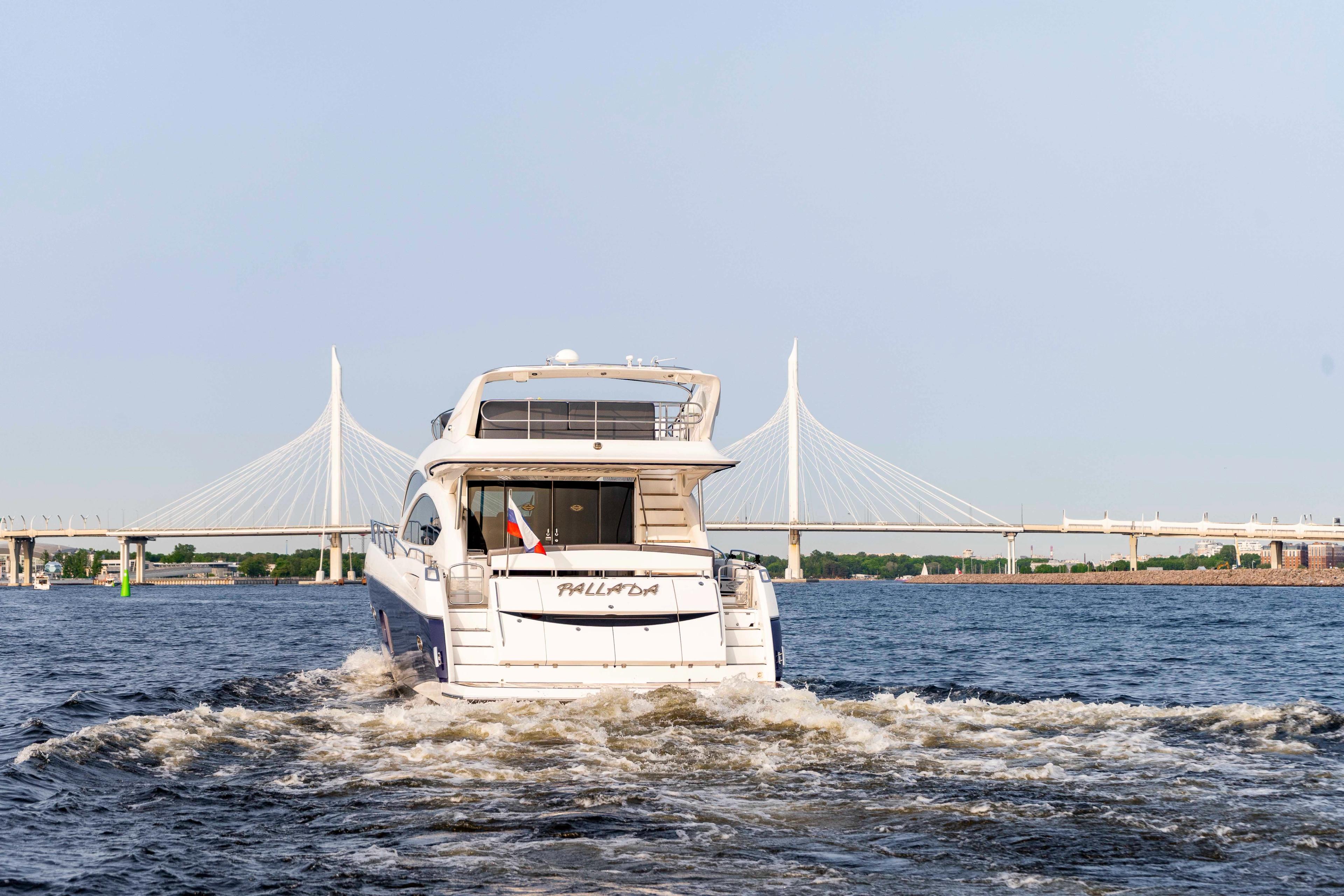 Аренда яхты Sunseeker Pallada 70 для VIP-круизов по Неве и Финскому заливу
