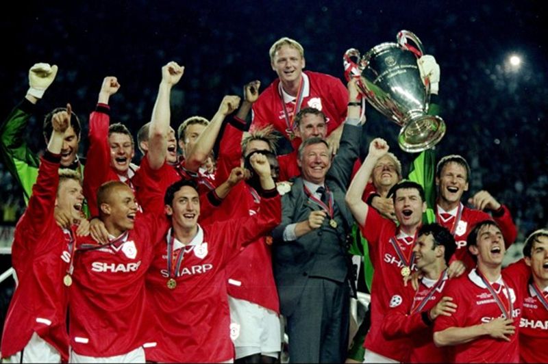 Sir Alex Ferguson and MU with UCL Trophy