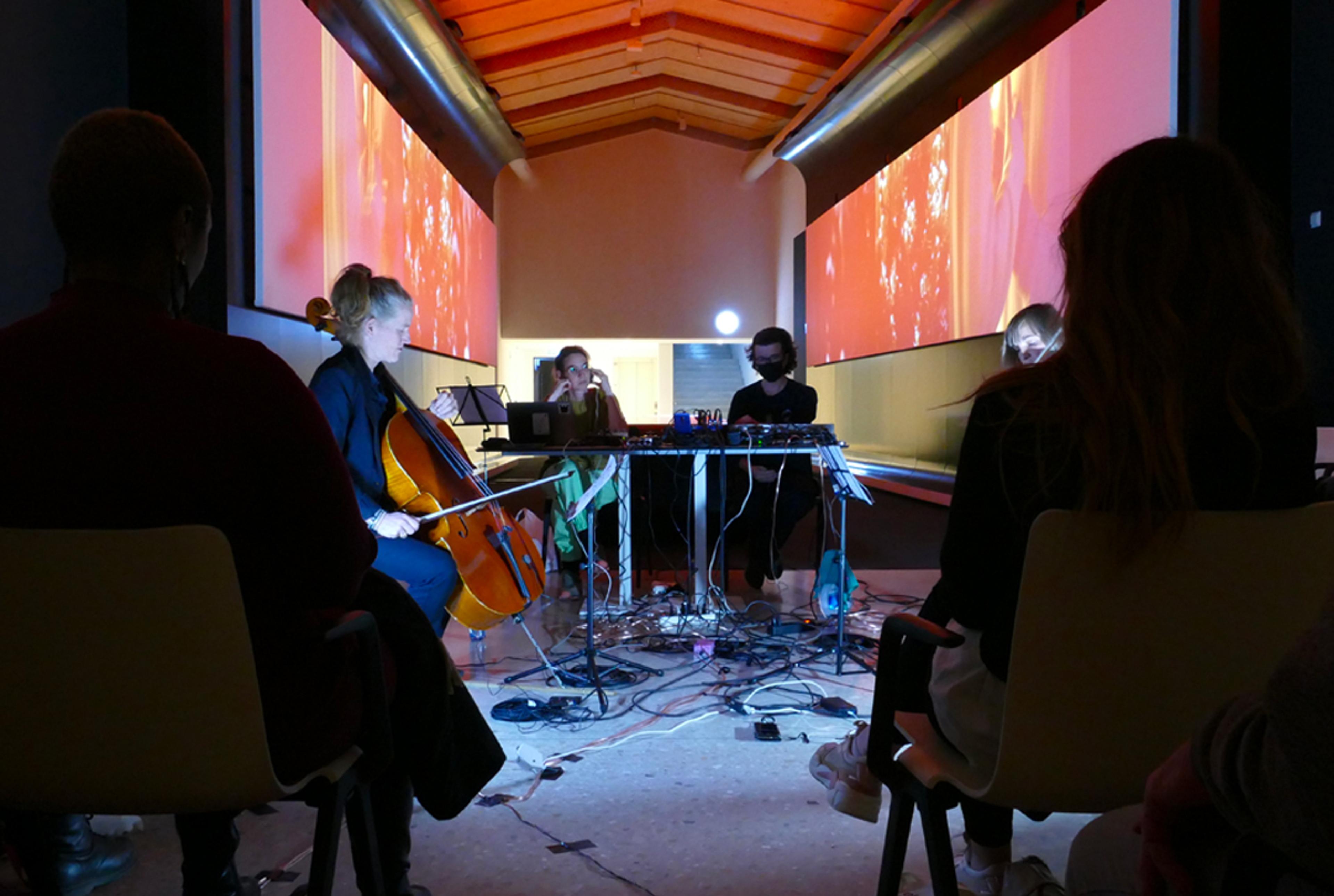 Concert-type ensemble et vidéo : Julie Semoroz ©Virginie Martin