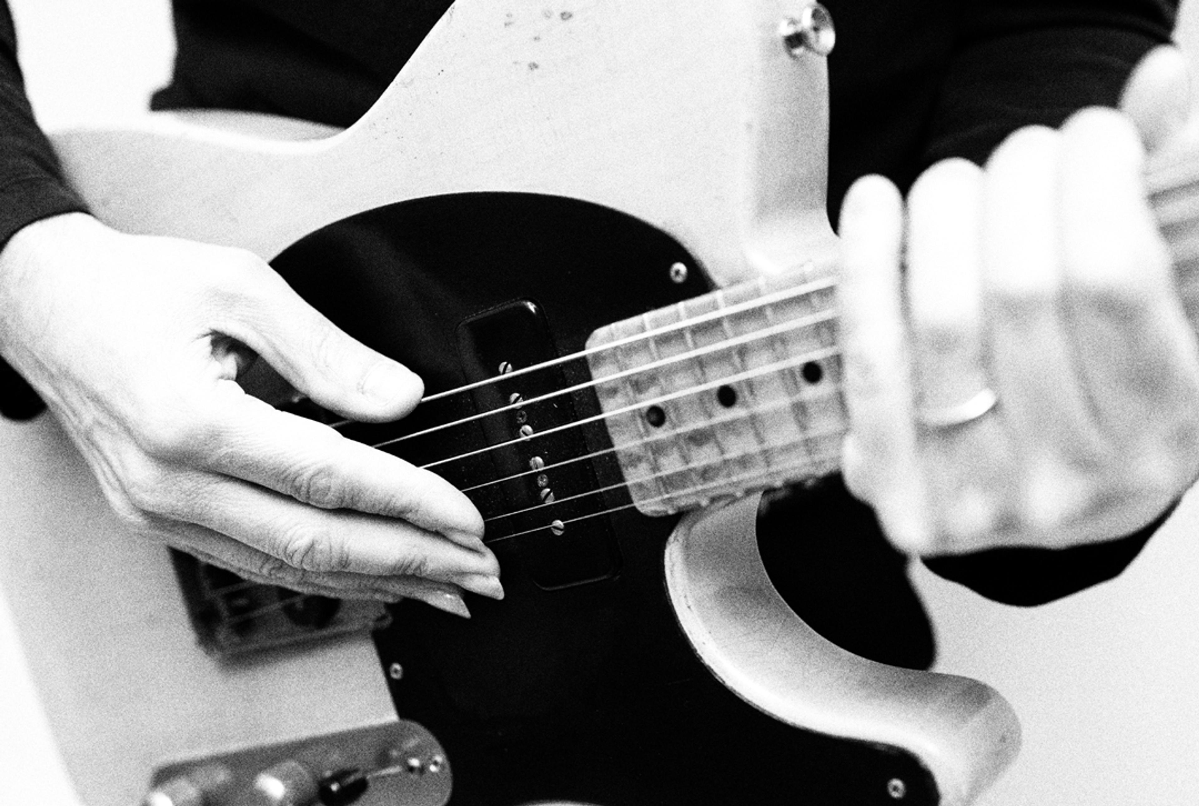 Simon & guitar ©Irina Popa