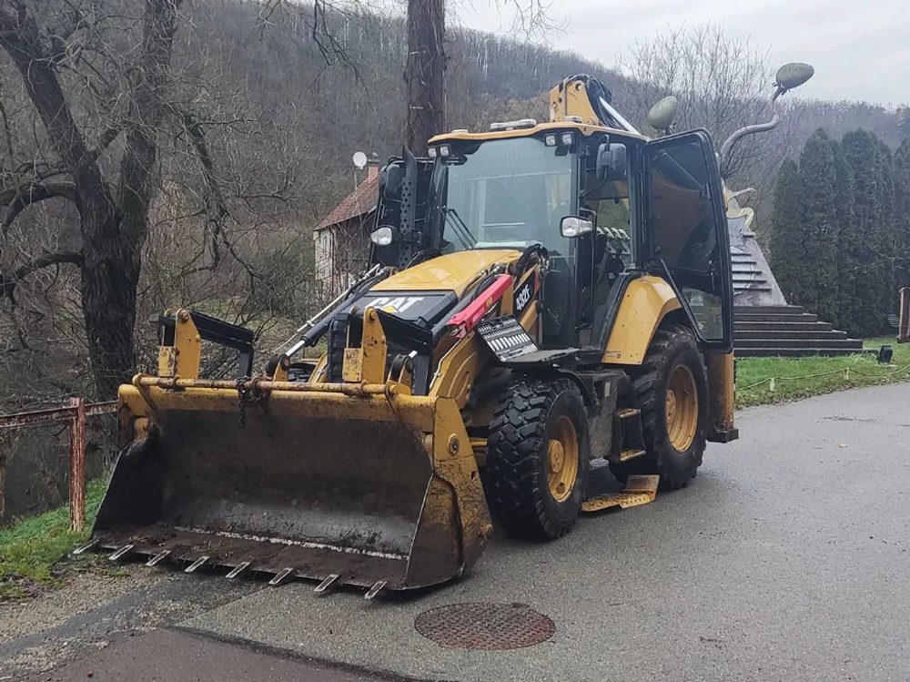 Caterpillar 432F – realizace SCR, DPF a EGR