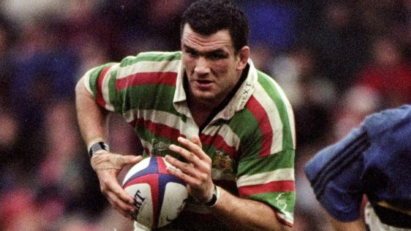 Martin Johnson playing rugby