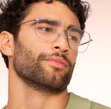 المظهر المناسب للمكتب: النظارات المفضّلة هذا الموسم