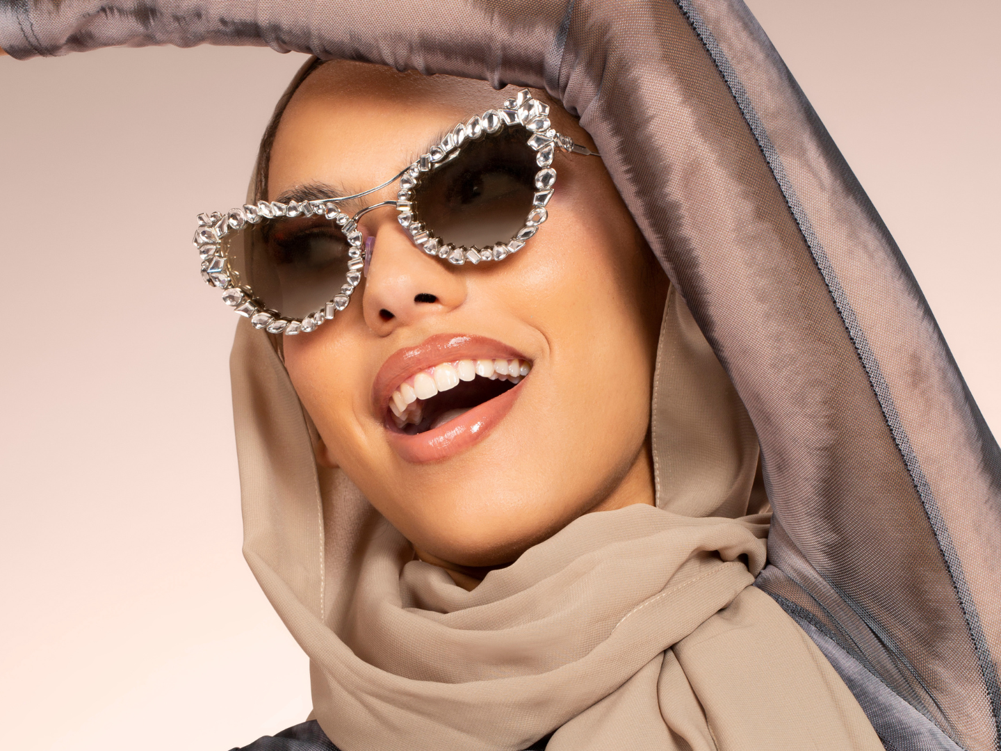 نصف السعر، نفس الأناقة