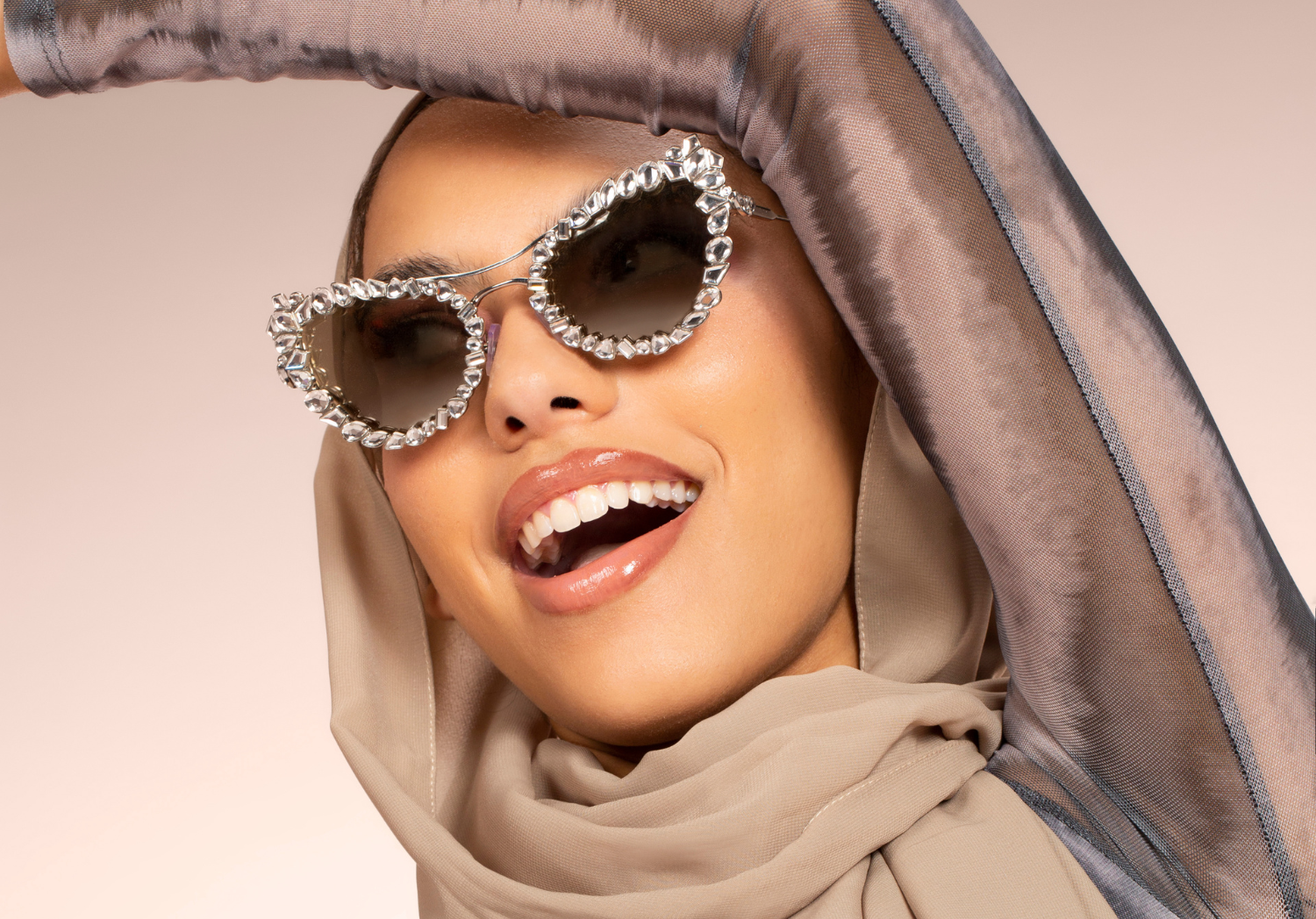 نصف السعر، نفس الأناقة