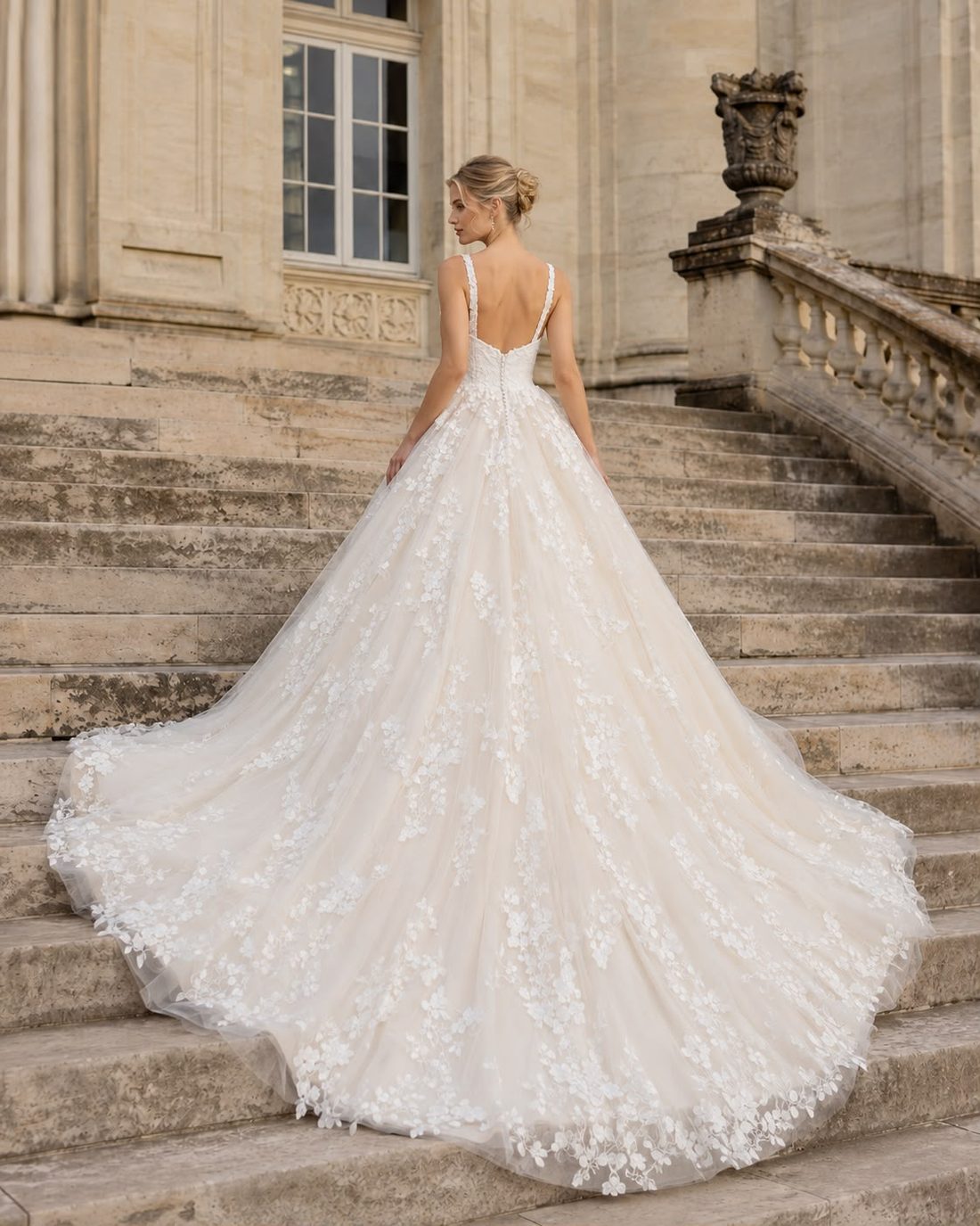 Nora trouwjurk prinses kant - achterkant